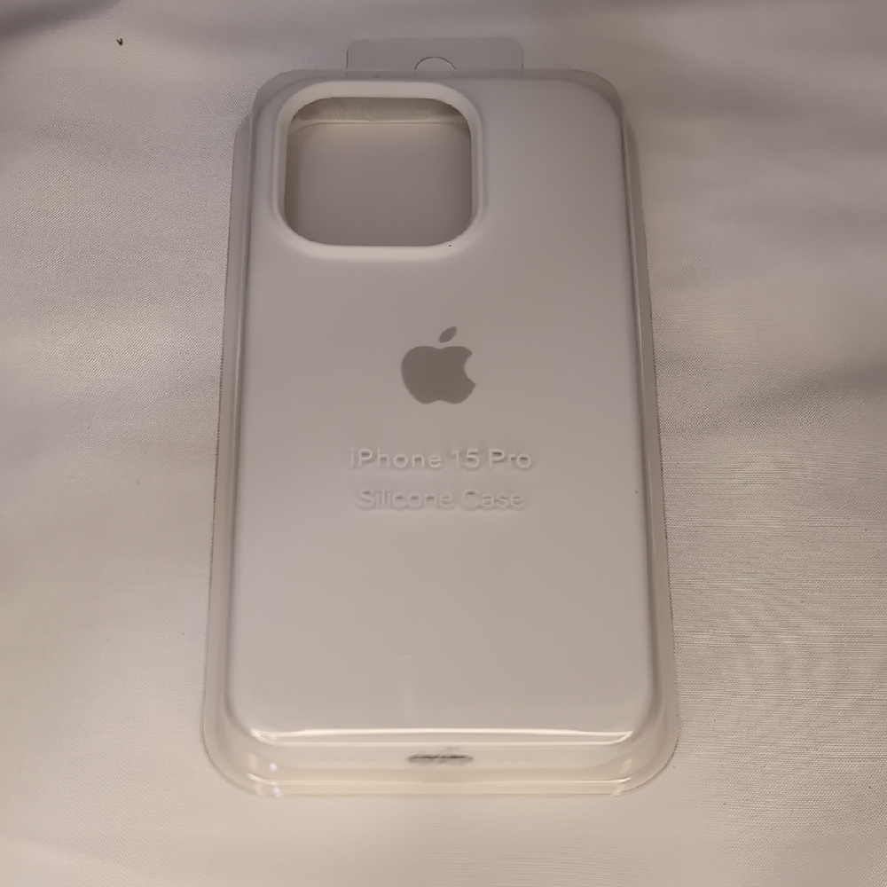 Apple iPhone 15 Pro Silicone Cover - Cream